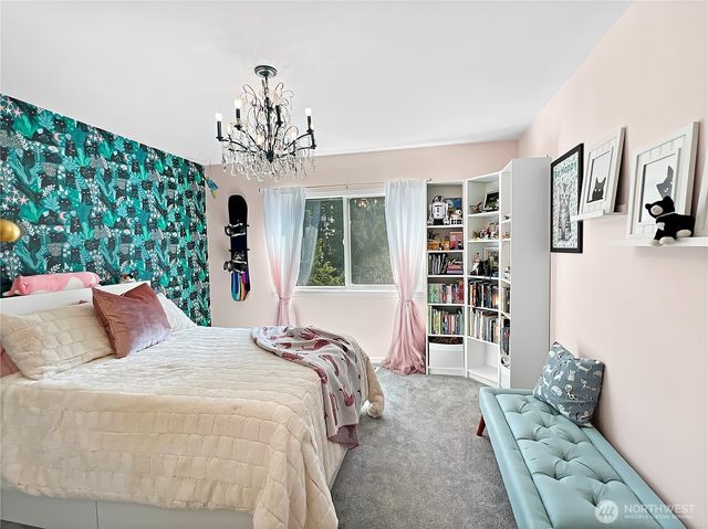 8700 Rosario Place NE, Bainbridge Island, WA 98110