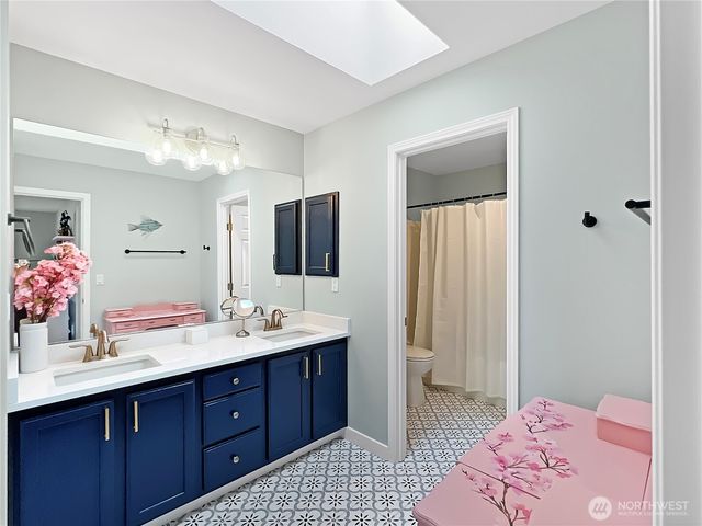 8700 Rosario Place NE, Bainbridge Island, WA 98110