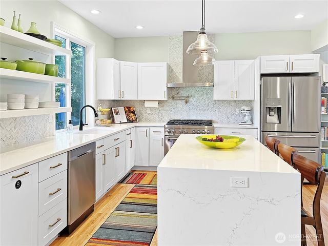 8700 Rosario Place NE, Bainbridge Island, WA 98110