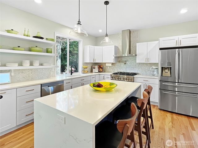 8700 Rosario Place NE, Bainbridge Island, WA 98110