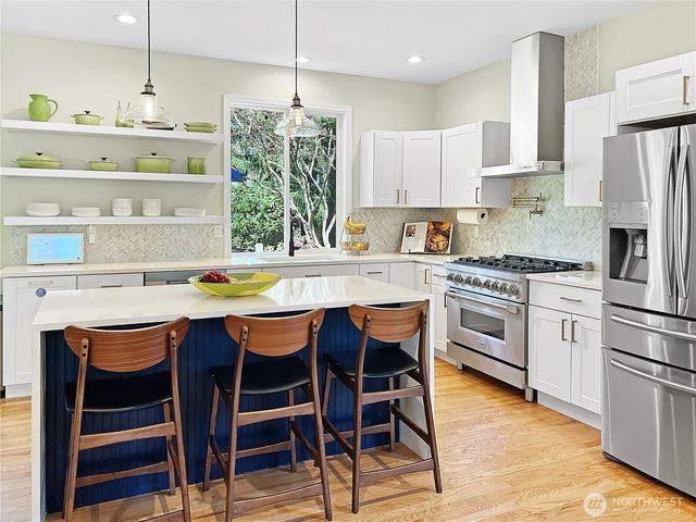 8700 Rosario Place NE, Bainbridge Island, WA 98110