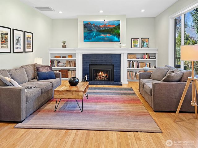 8700 Rosario Place NE, Bainbridge Island, WA 98110