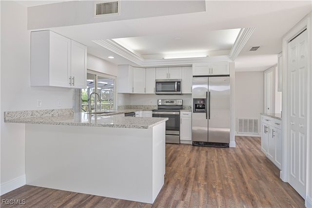 401 SE 10th LN, Cape Coral, FL 33990