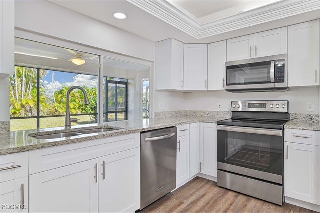 401 SE 10th LN, Cape Coral, FL 33990