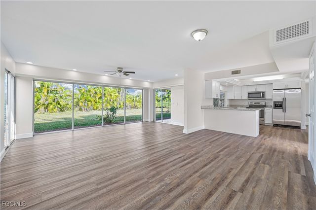 401 SE 10th LN, Cape Coral, FL 33990