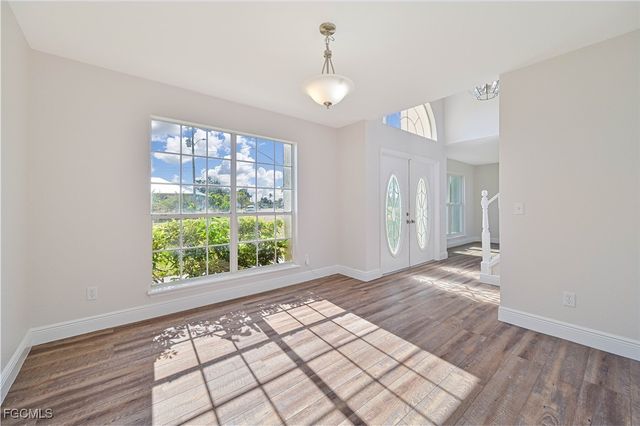 401 SE 10th LN, Cape Coral, FL 33990