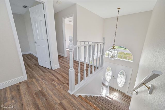 401 SE 10th LN, Cape Coral, FL 33990