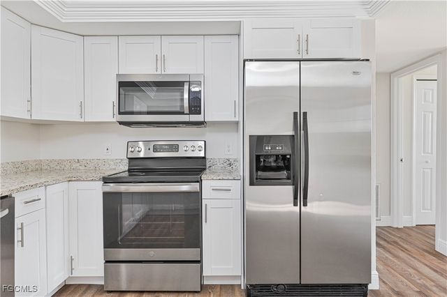 401 SE 10th LN, Cape Coral, FL 33990