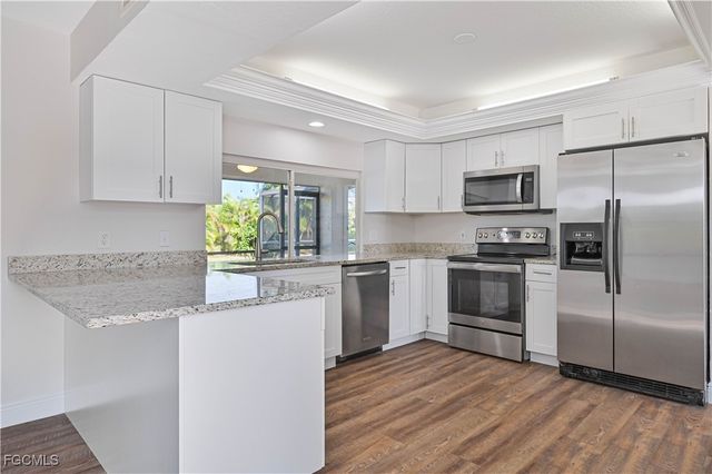 401 SE 10th LN, Cape Coral, FL 33990