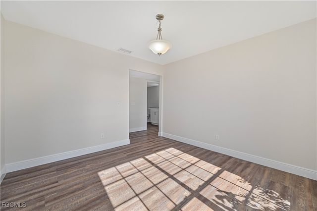 401 SE 10th LN, Cape Coral, FL 33990