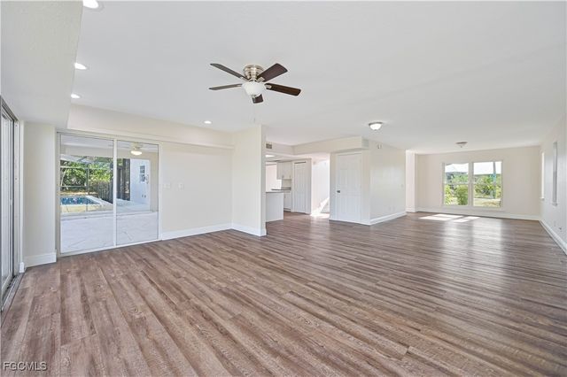 401 SE 10th LN, Cape Coral, FL 33990