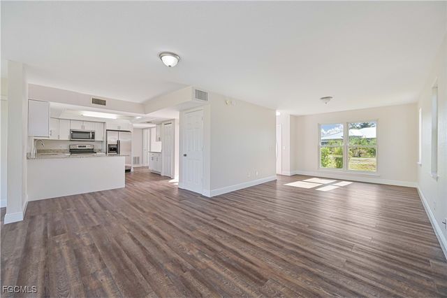 401 SE 10th LN, Cape Coral, FL 33990