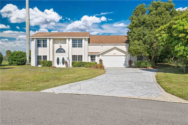 401 SE 10th LN, Cape Coral, FL 33990