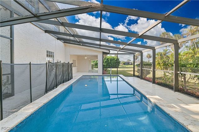 401 SE 10th LN, Cape Coral, FL 33990