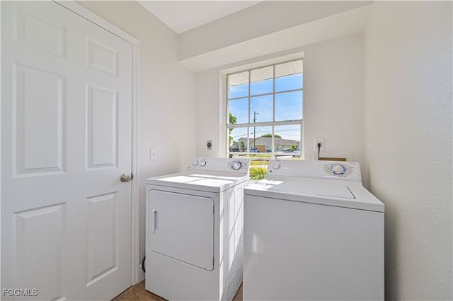 401 SE 10th LN, Cape Coral, FL 33990