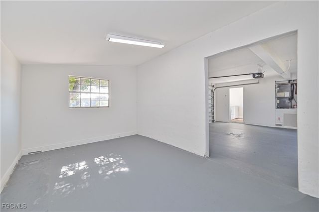 401 SE 10th LN, Cape Coral, FL 33990