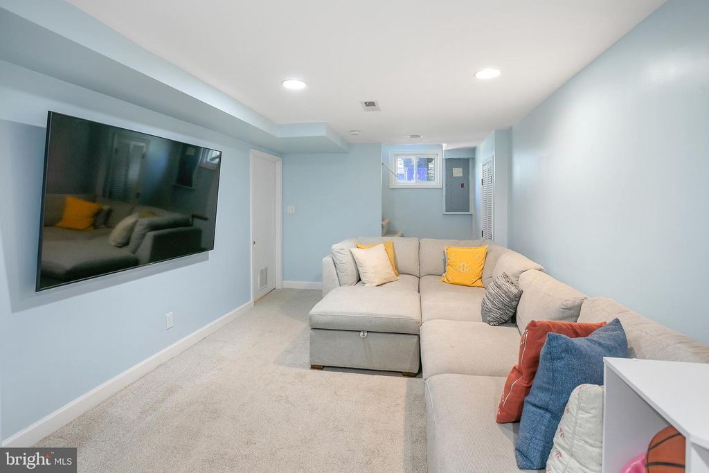 Image 23 of property listing at 3507 MURDOCK RD, Kensington, MD 20895