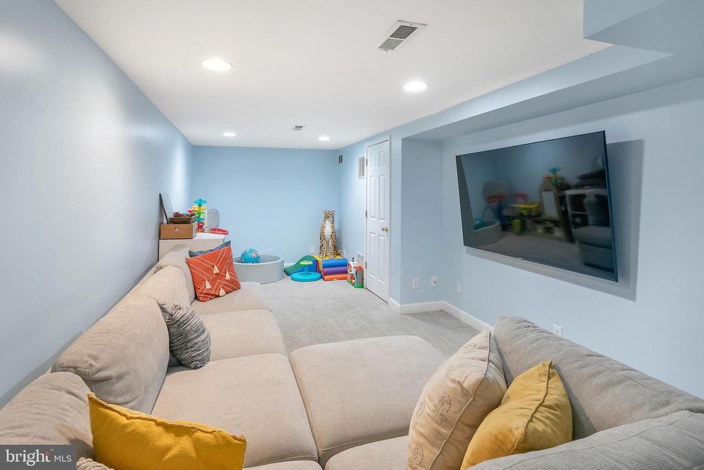 Image 24 of property listing at 3507 MURDOCK RD, Kensington, MD 20895