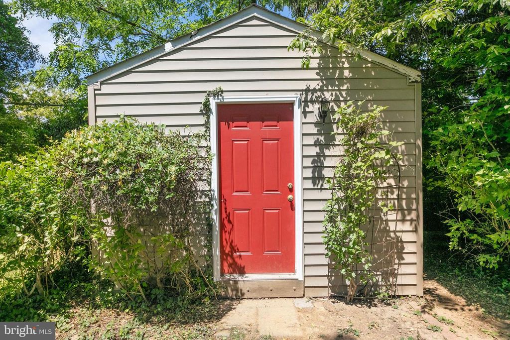 Image 32 of property listing at 3507 MURDOCK RD, Kensington, MD 20895