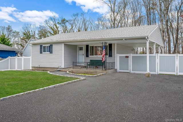 160 Hounslow Road, Shirley, NY 11967