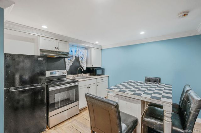 160 Hounslow Road, Shirley, NY 11967