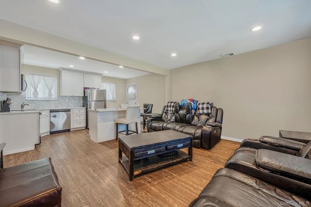 160 Hounslow Road, Shirley, NY 11967