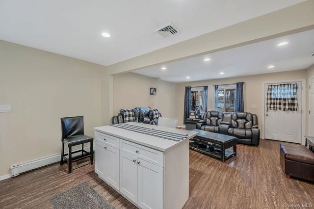 160 Hounslow Road, Shirley, NY 11967