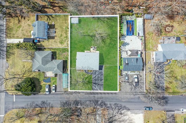 160 Hounslow Road, Shirley, NY 11967