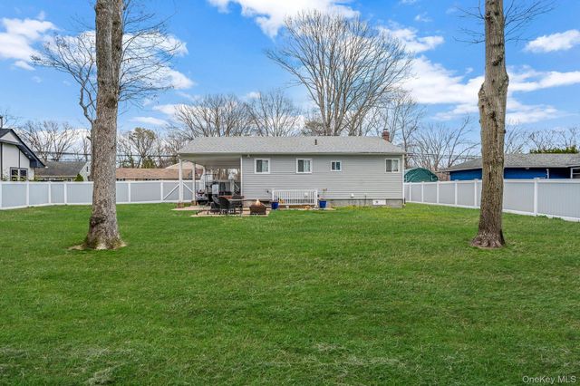 160 Hounslow Road, Shirley, NY 11967