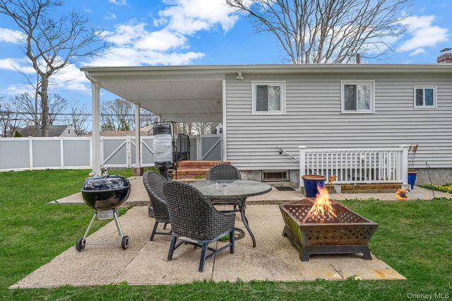160 Hounslow Road, Shirley, NY 11967