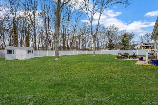 160 Hounslow Road, Shirley, NY 11967