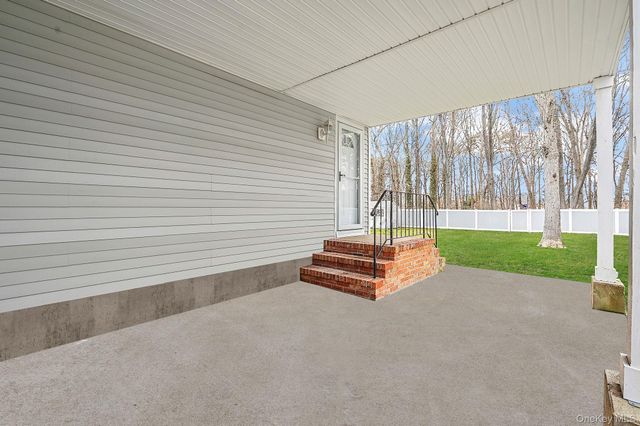 160 Hounslow Road, Shirley, NY 11967