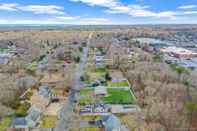160 Hounslow Road, Shirley, NY 11967