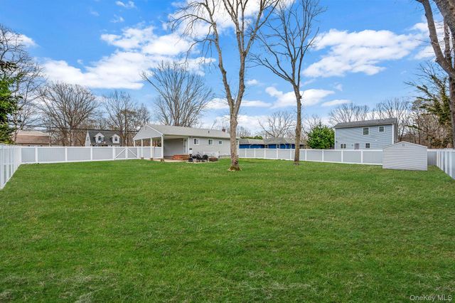 160 Hounslow Road, Shirley, NY 11967