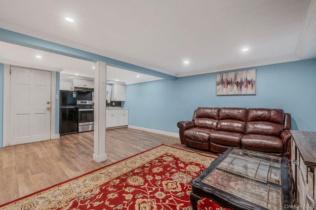 160 Hounslow Road, Shirley, NY 11967