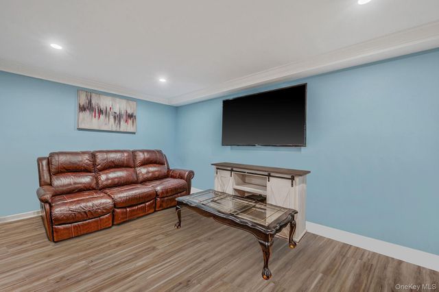 160 Hounslow Road, Shirley, NY 11967