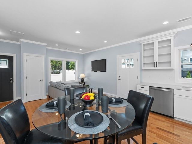 28 Ash Street 2, Waltham, MA 02453