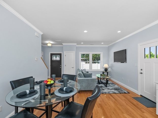 28 Ash Street 2, Waltham, MA 02453