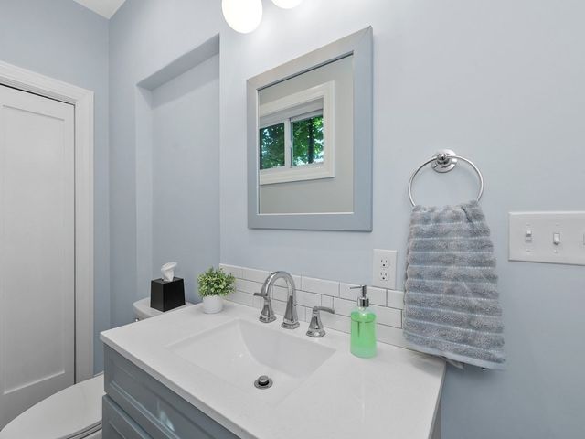 28 Ash Street 2, Waltham, MA 02453