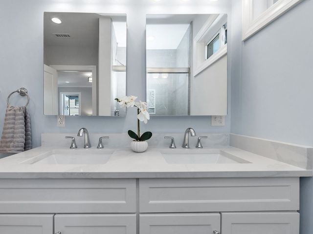 28 Ash Street 2, Waltham, MA 02453
