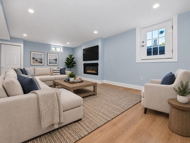 28 Ash Street 2, Waltham, MA 02453