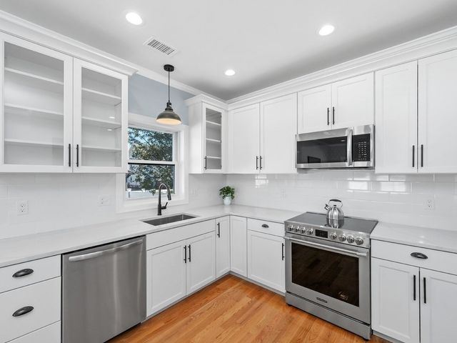 28 Ash Street 2, Waltham, MA 02453