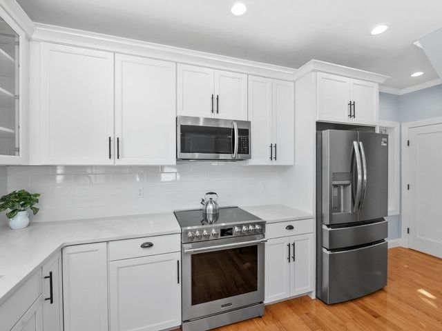 28 Ash Street 2, Waltham, MA 02453