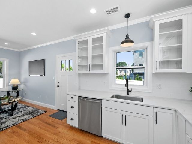 28 Ash Street 2, Waltham, MA 02453