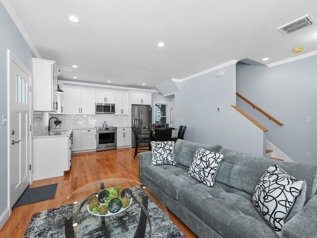 28 Ash Street 2, Waltham, MA 02453