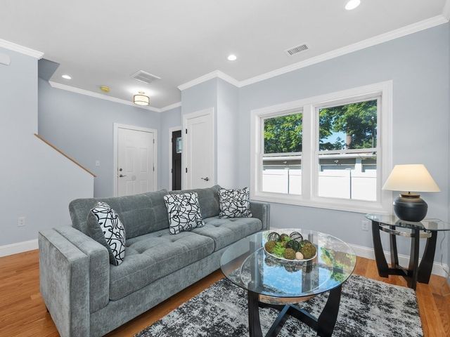 28 Ash Street 2, Waltham, MA 02453