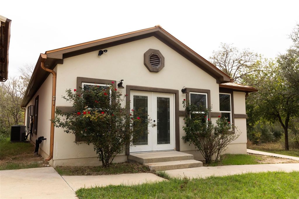 1261 Fm 20, Cedar Creek, TX 78612