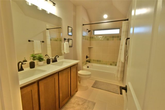 386 Paddle Boat Drive, Granbury, TX 76049