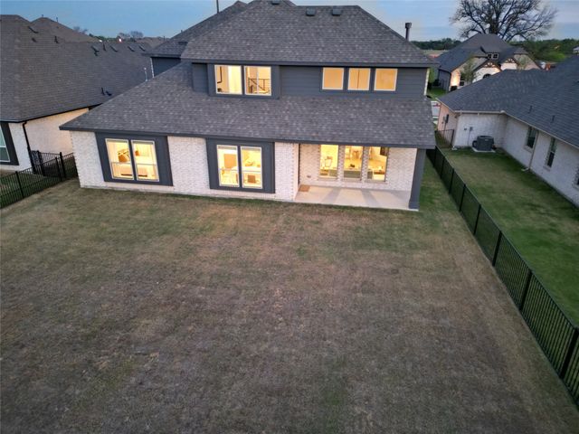 386 Paddle Boat Drive, Granbury, TX 76049