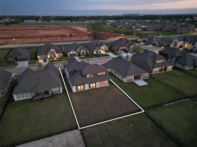 386 Paddle Boat Drive, Granbury, TX 76049